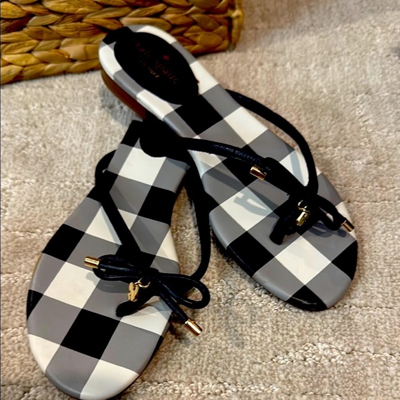 Kate Spade Black and White Sandals with Checkered Pattern - Picture 5 of 6